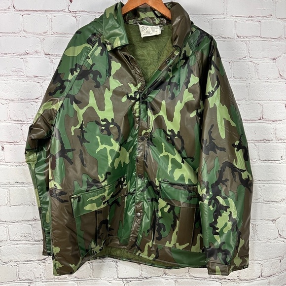 Vintage men’s chore camoflauge jacket coat rain insulated outdoor size large - Picture 1 of 6